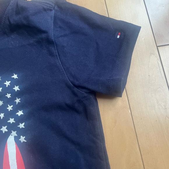 Tommy Hilfiger Tee 4T - Picture 3 of 5